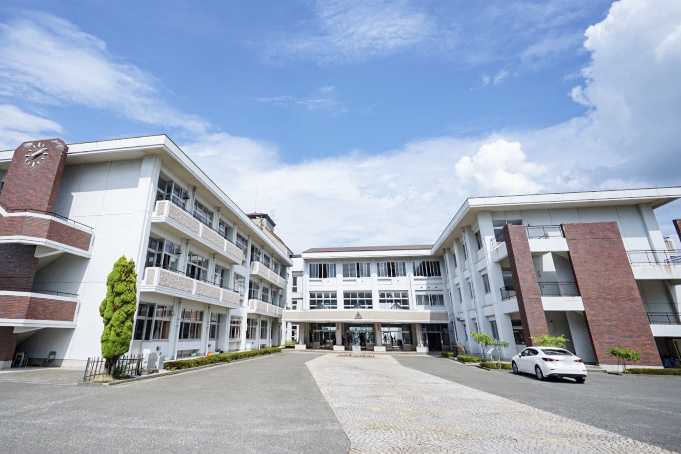 醸芳中学校