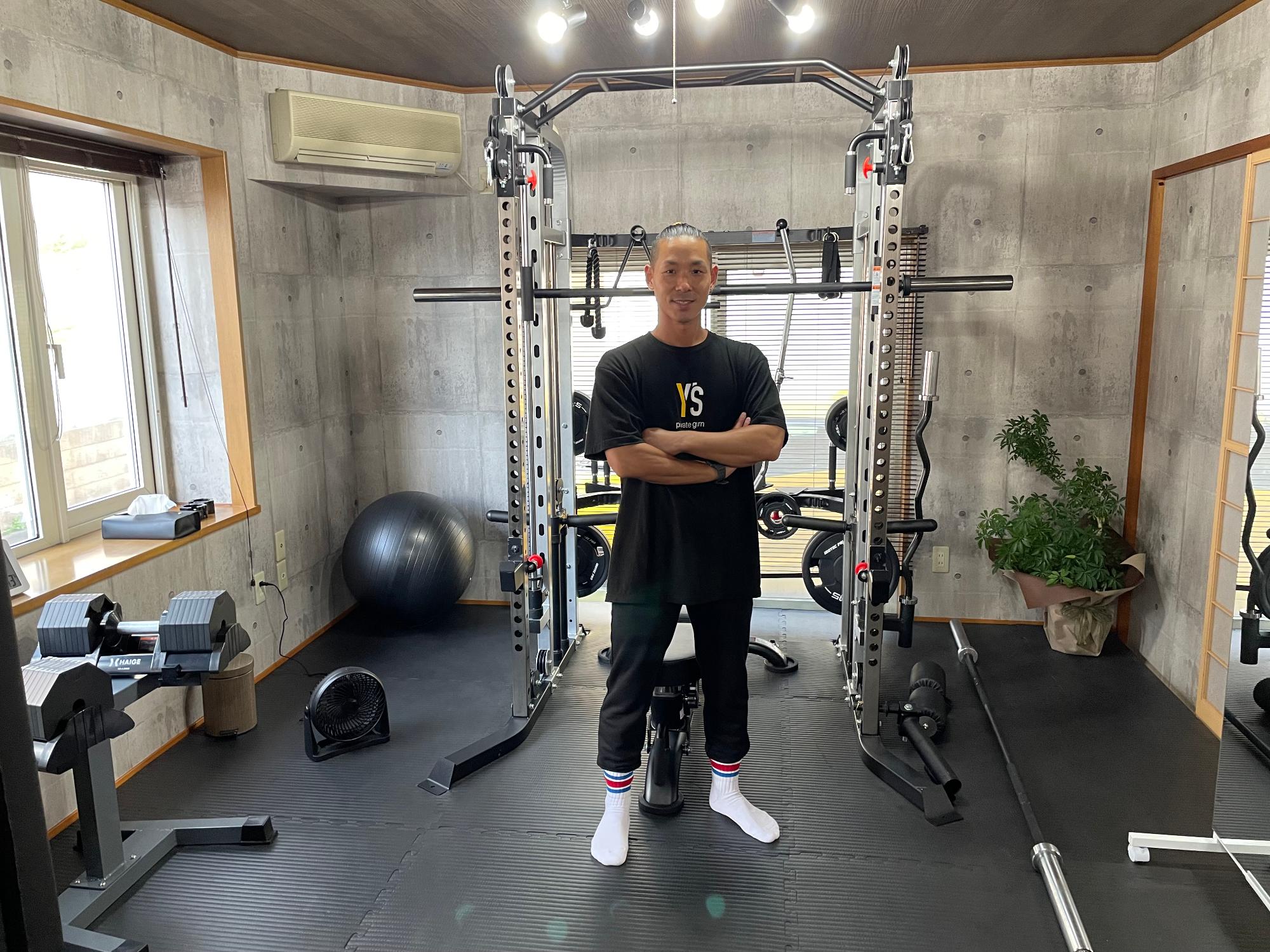 トレーニングルーム内（トレーナーの大友さん）の画像
