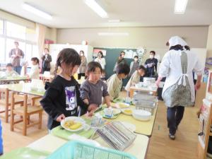 給食の様子
