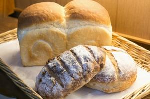 パンのみみ　木・ぼーう