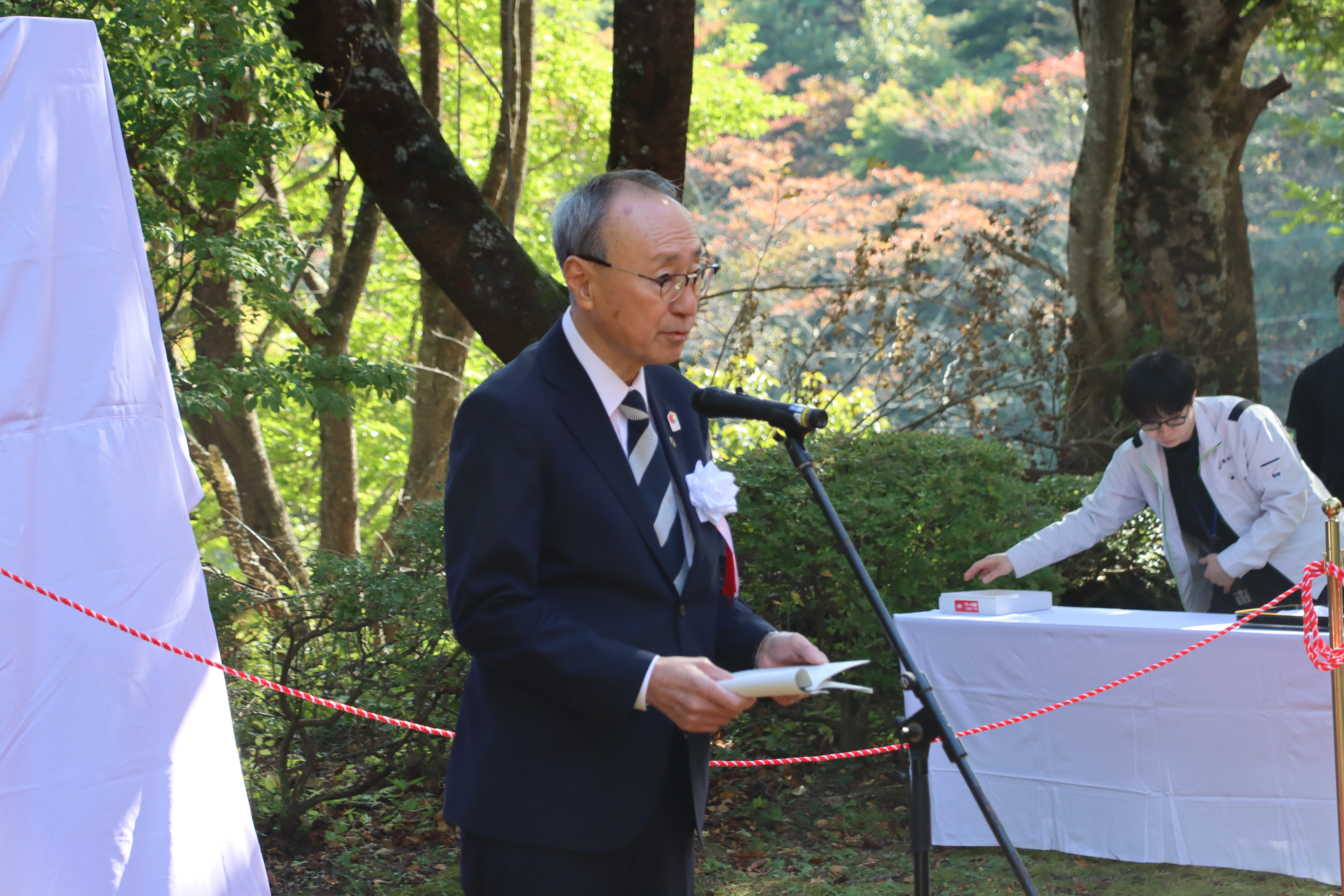 半田財産区顕彰碑除幕式